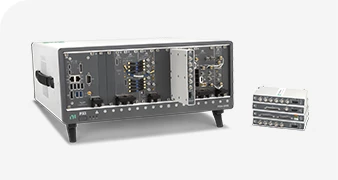 Los instrumentos NI FlexRIO que se muestran aquí combinan grandes FPGAs programables por el usuario y E/S de RF de alto rendimiento para ofrecer la flexibilidad del hardware personalizado sin el costo del diseño personalizado.