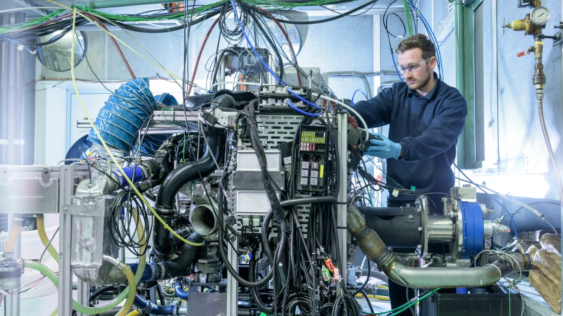 A test engineer performs a combustion engine test in test cell