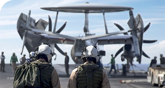 Emular entornos electromagnéticos densos y de banda ancha con múltiples emisores y temporización determinista para validar sistemas de comunicaciones y EMSO.