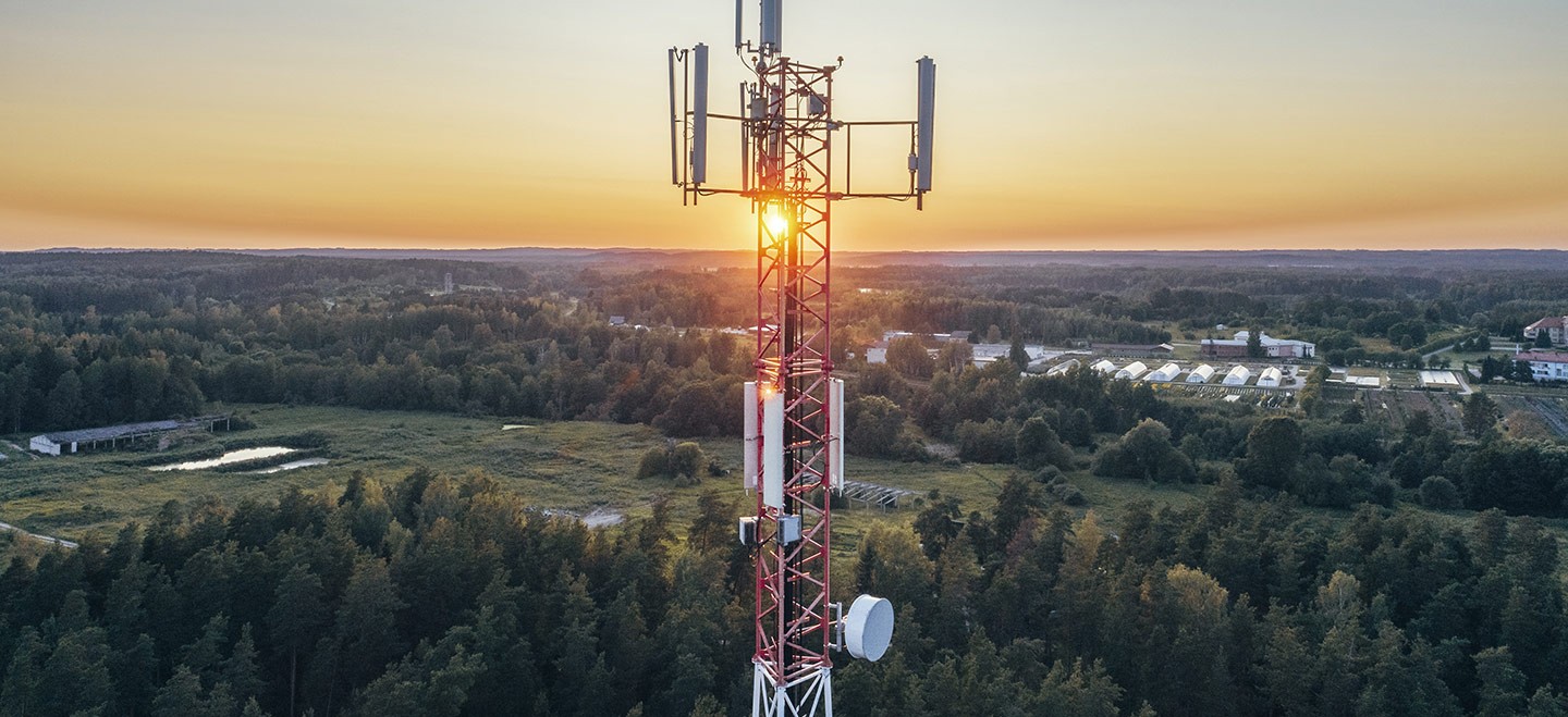 Le VST PXI rassemble l’analyse RF, le contrôle FPGA et les ondes millimétriques pour le traitement du signal temps réel. 