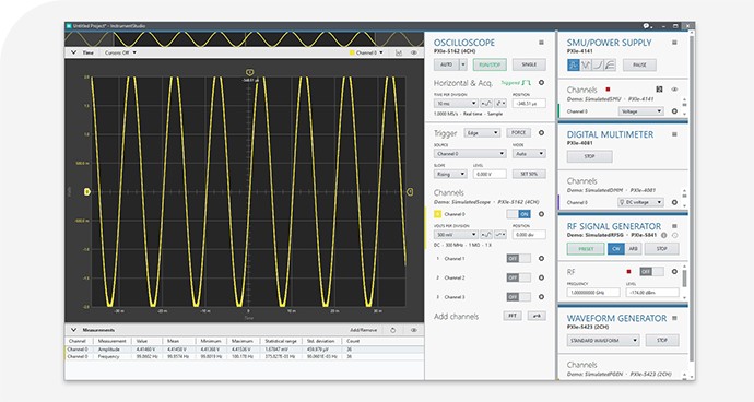 Monitor mit InstrumentStudio-Software mit großem Oszilloskop-Bedienfeld und kleinen Bedienfeldern zur Steuerung von Stromversorgungen, Digitalmultimetern und Signalgeneratoren
