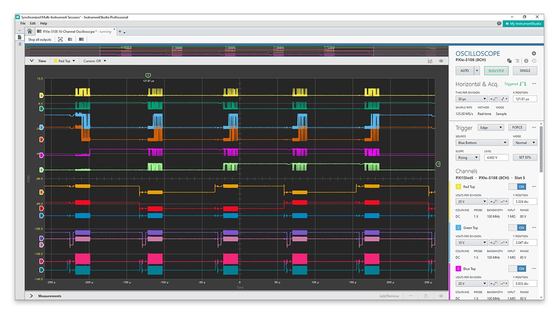InstrumentStudio zeigt 13 synchronisierte Oszilloskopkanäle von 16 an, die von zwei 8-Kanal-Oszilloskopen des Typs NI PXIe-5108 mit automatisch synchronisierten Signalen verfügbar sind.