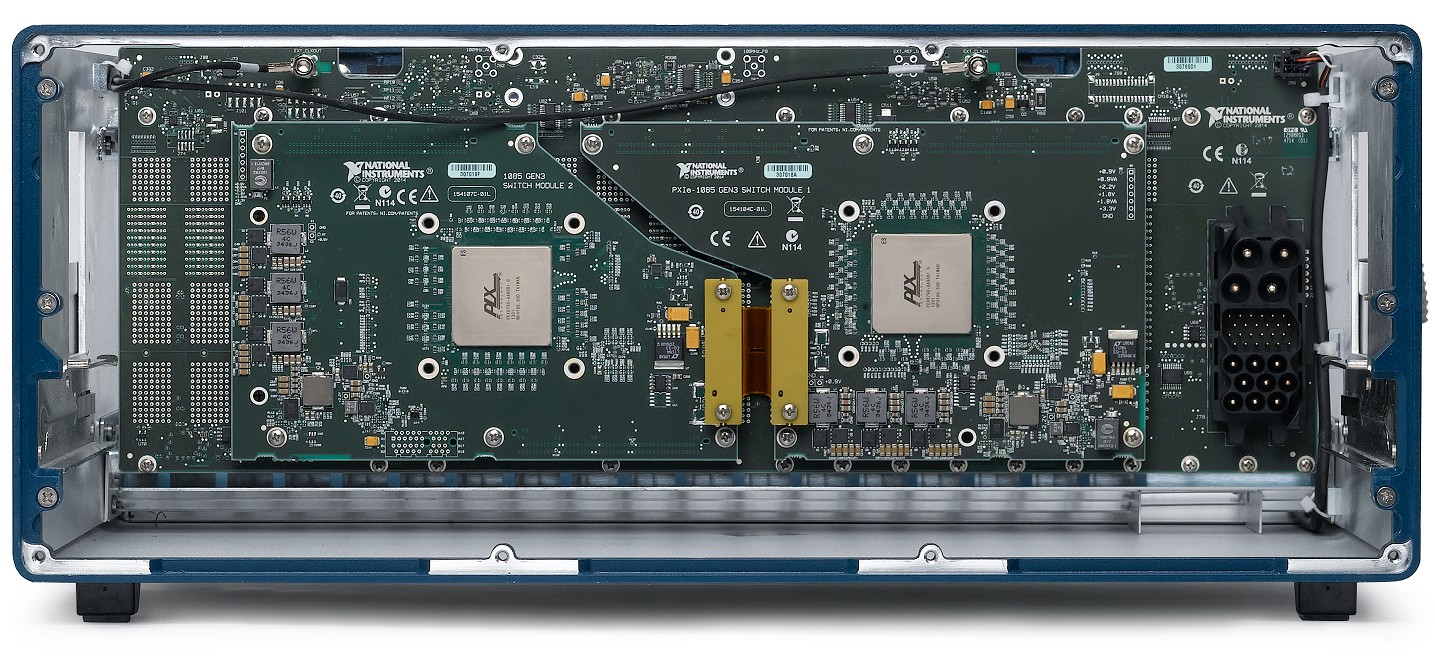 Vista posterior del plano trasero del chasis de NI de alto rendimiento, basado en la tecnología PCI Express Gen 3