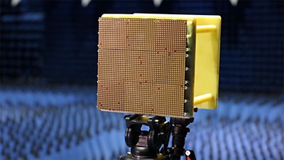 RIS mit 2.304 Elementen auf der Relaisseite.