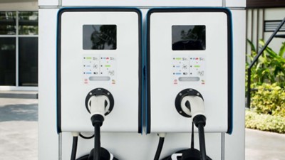 Dos estaciones de carga rápida para vehículos eléctricos