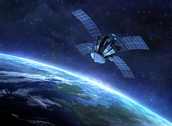 un satellite en orbite au-dessus de la Terre