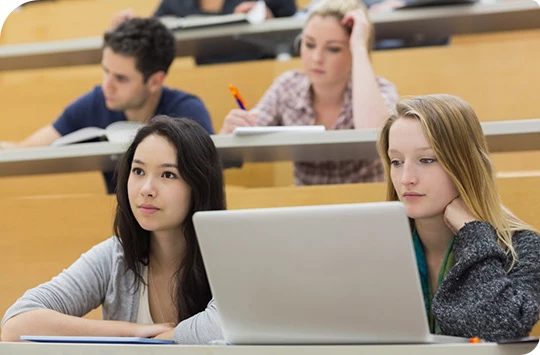 Estudiantes en un laboratorio de capacitación