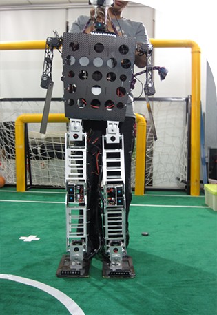 Tsinghua University engineering students can design and build robots for competitions to meet strict specifications.